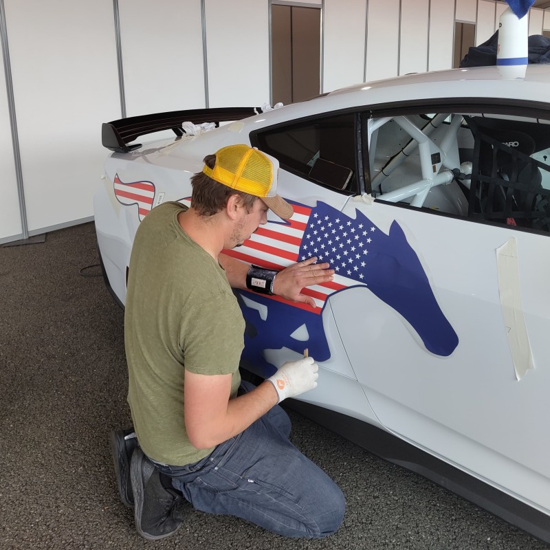 Décoration de 18 Mustang pour le Mustang Challenge au Mans !
